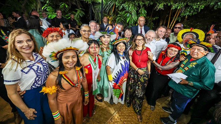 Encontro com lideranças indígenas e cerimônia de condecoração do líder indígena Raoni - Foto Ricardo Stuckert _PR (2).jpg