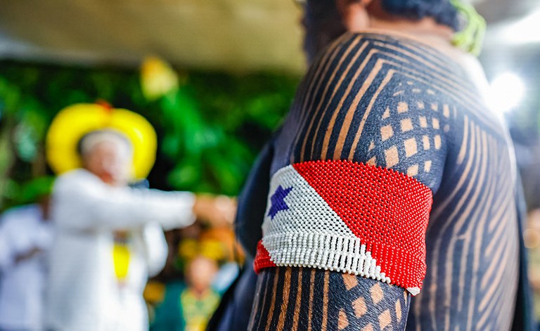 Encontro com lideranças indígenas e cerimônia de condecoração do líder indígena Raoni - Foto Ricardo Stuckert _PR (3).jpg