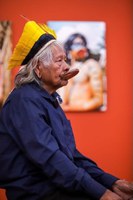 Em visita ao Centro Audiovisual da Funai em Goiânia, cacique Raoni defende a importância de ampliar a divulgação da cultura indígena