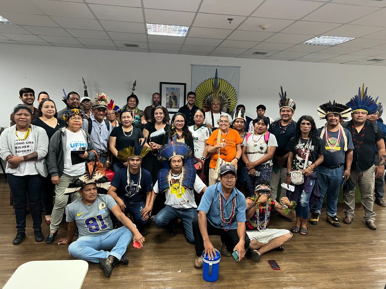 Lideranças e Funai.jpg