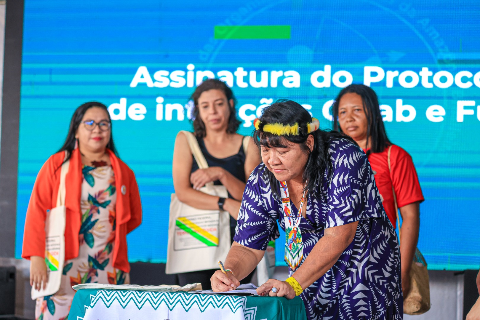 CAPA - FOTO OHANA.JPG