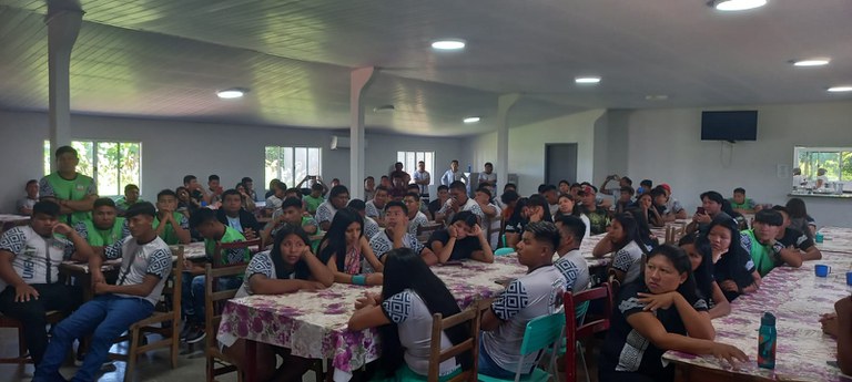 alunos refeitório Licenciatura Intercultural_Unemat_Centro de Formação em Barra do Bugres  .jpeg