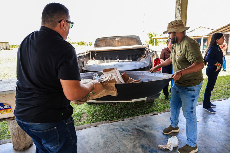 23.11.2024 - Entrega de fornos para a torrefação de café no 8º Festejo do Café na Terra Indígena Mangueira (34).JPG