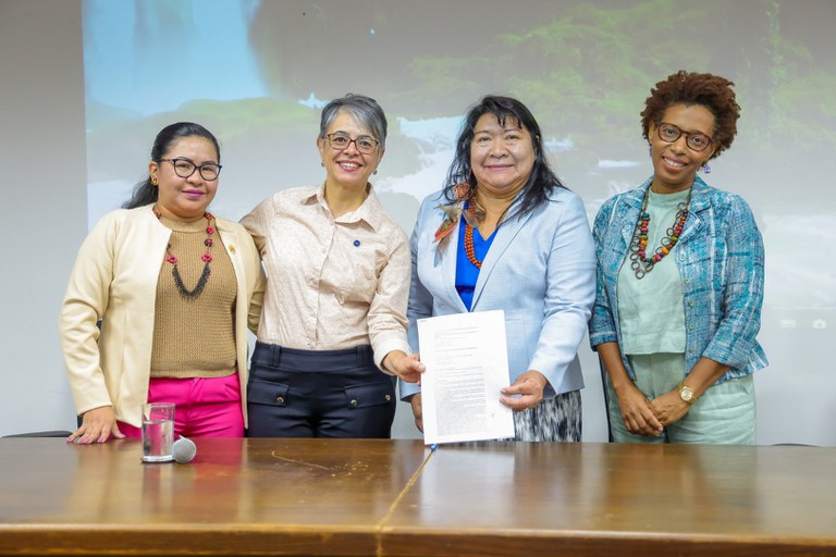 03.07.24 - Assinatura do Termo de Adesão do Dimensionamento da Força de Trabalho - DFT - com o MGI (24) - Foto Lohana Chaves.JPG