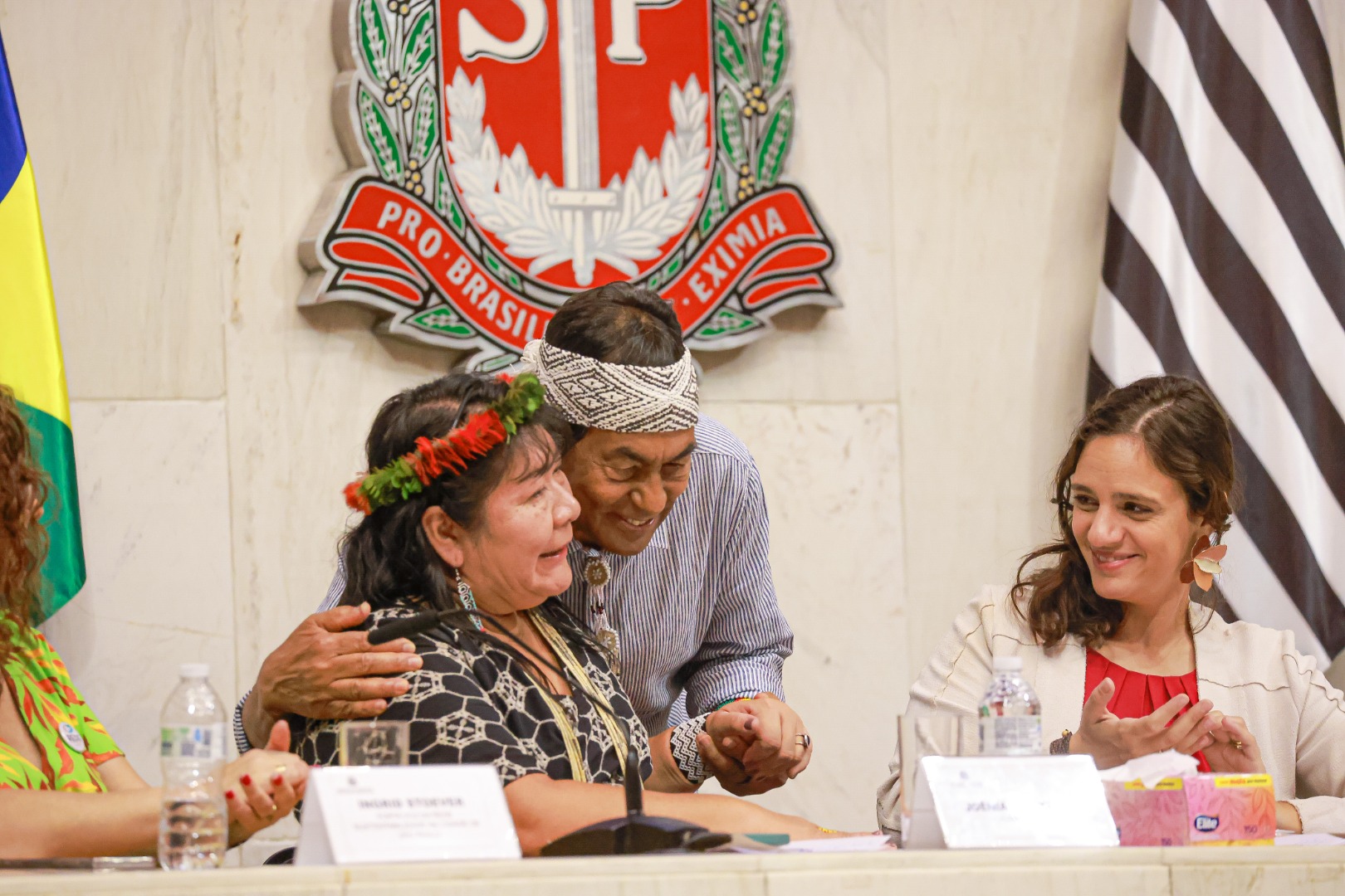 Entrega do colar de honra ao mérito Alesp - Foto Lohana Chaves Funai (14).JPG