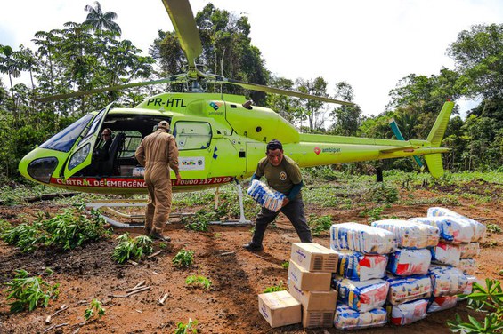 Entrega de cestas de alimentos na TIY Foto Lohana Chaves Funai.jpeg