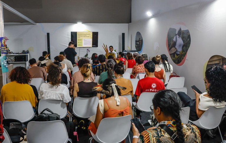 18.11.2025 - COP30 - Troca de conhecimentos sobre Demarcação de TI -Indonésia e Brasil  @ Mayra Wapichana_FUNAI   (10).jpg