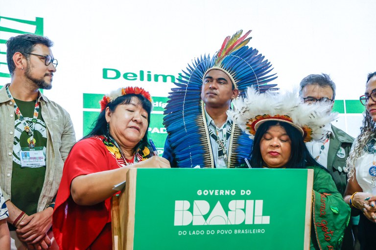 1 - 18.11.2025 - COP30 - Atos da FUNAI - Territórios Vivos estratégias às mudanças climáticas @ Mayra Wapichana_Funai-33.jpg