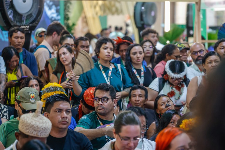 6 - 18.11.2025 - COP30 - Atos da FUNAI - Territórios Vivos estratégias às mudanças climáticas @ Mayra Wapichana_Funai-5.jpg