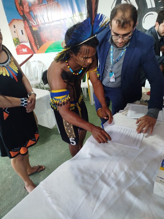 3- Assinatura do contrato de construção da casa.jpeg