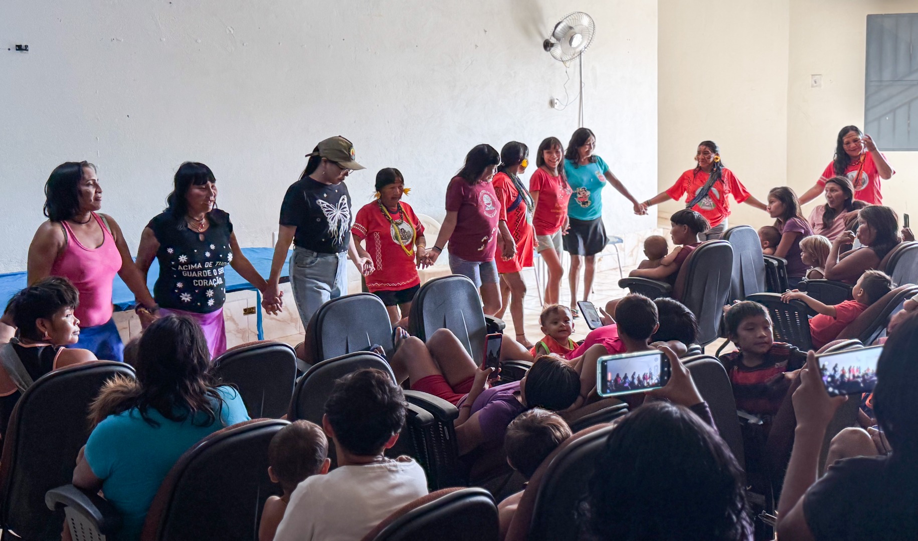 8 a 12.12.25 - Oficina de Precificação e Intercâmbio com as artesãs Yanomami @ Divulgação FUNAI-10.jpg
