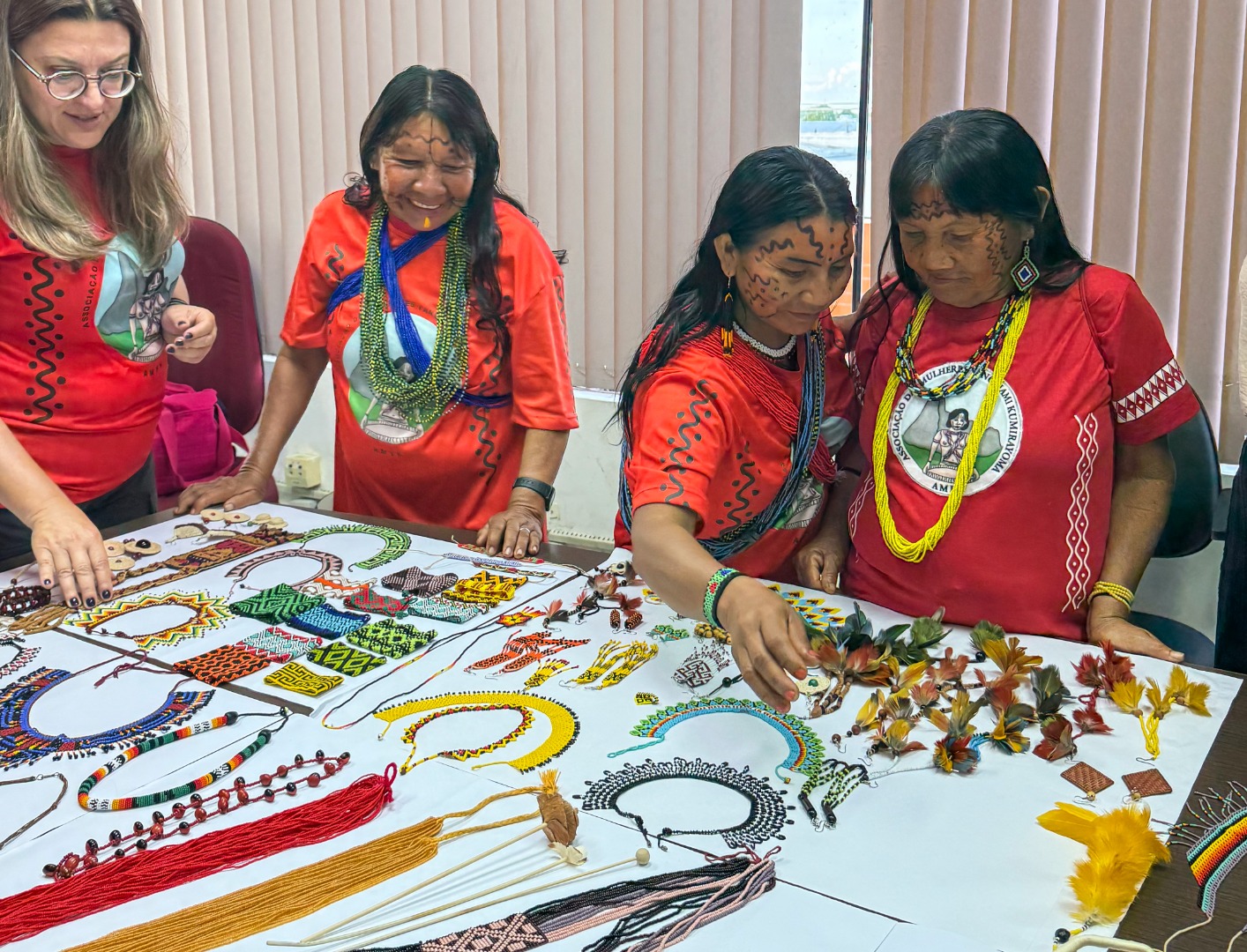 8 a 12.12.25 - Oficina de Precificação e Intercâmbio com as artesãs Yanomami @ Divulgação FUNAI-21.jpg