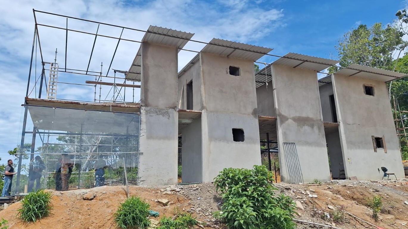 Casa em processo de construção dentro da Terra Indígena