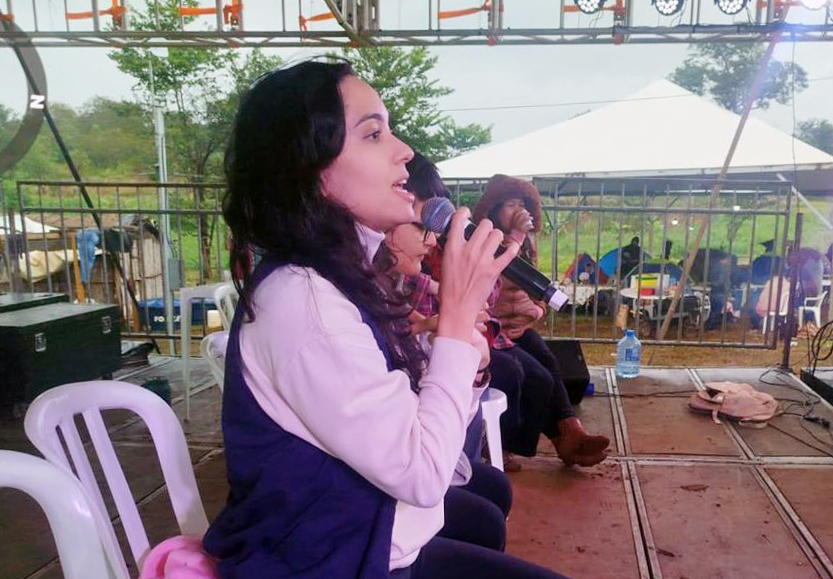 Procuradora palestrando