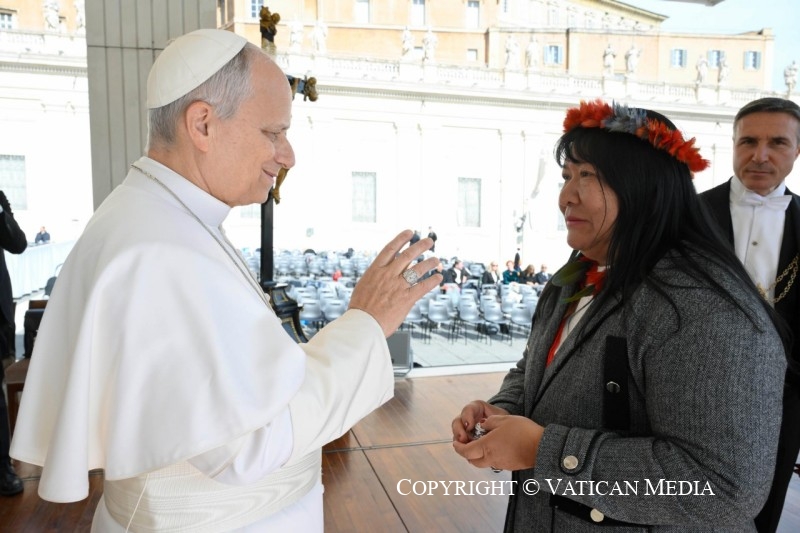 Presidenta da Funai Joenia Wapichana se reúne com o Papa Leão XIV e reforça a importância de defender a vida e os direitos dos povos indígenas
