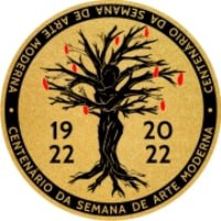 Imagem de um círculo representando uma medalha dourada. Ao centro, a silhueta preta de uma mulher e vários galhos pretos formando uma árvore seca com pontos vermelhos nos galhos representando folhas. A frase “centenário da semana de arte moderna” aparece duas vezes, em letras maiúsculas, rodeando a medalha. 