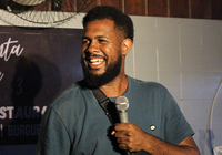 ‘De São Gonçalo Pro Mundo’ leva humor ao Teatro Glauce Rocha, no RJ