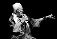 A Fundação Nacional de Artes honra a trajetória da cantora Dona Jandira, expoente da música nacional