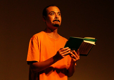 Montagem mistura humor e reflexão em uma tragicomédia sobre o sentido da existência. Ingressos custam R$ 40 (inteira) e R$ 20 (meia), disponíveis na Sympla