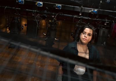 Peça, que marca os 18 anos da Definitiva Cia. de Teatro, fica em cartaz do dia 8 ao dia 30 de abril. Os ingressos custam R$ 20 (inteira) e R$ 10 e estão à venda na Sympla