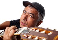 Cantor Edvaldo Santana faz show na Sala Guiomar Novaes, em São Paulo