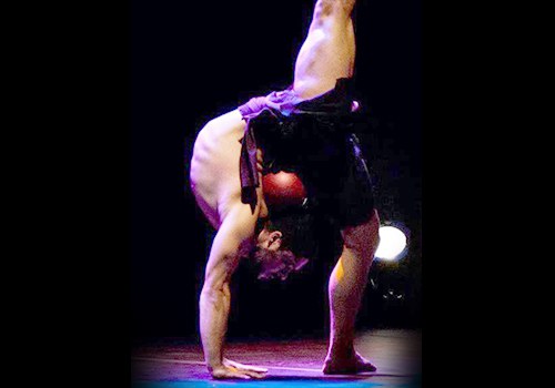 Artista circense Bruno Carneiro. Foto: Fernanda Tomaz. 02,09,2022