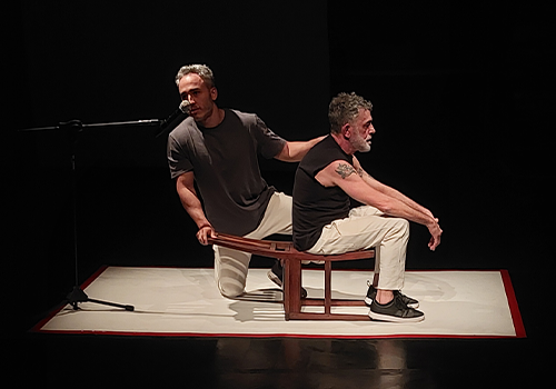 A montagem, que estreia nesta quinta (15) no Teatro Glauce Rocha, traz vivências de pessoas em situação de rua a partir do estilo teatro documental.