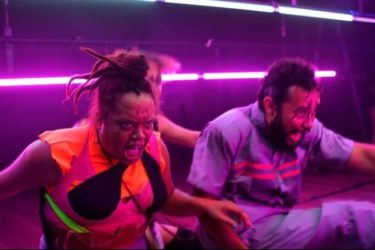 Filme-espetáculo “Salto” é livremente inspirado em “Os Saltimbancos” (Divulgação)