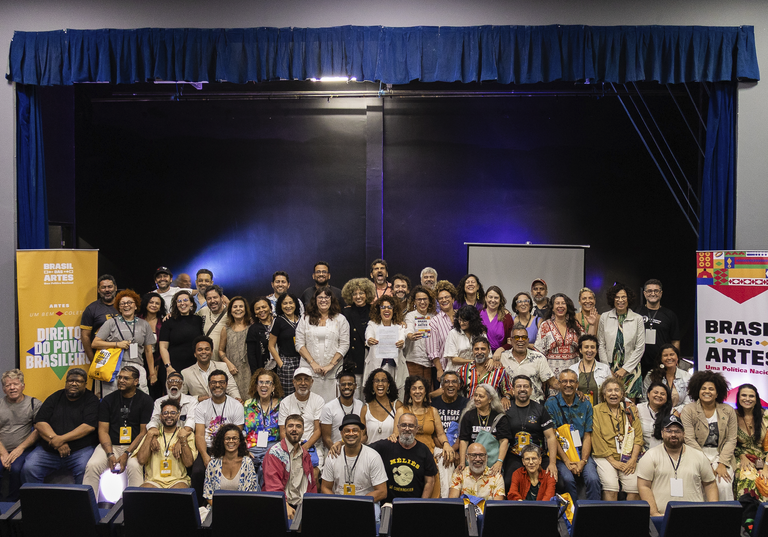 1_ENCONTRO DE POLÍTICAS PARA O TEATRO [Foto LG].png