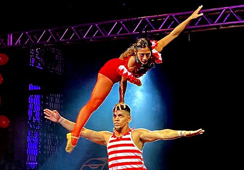 Alunos formandos da Escola Nacional de Circo da Funarte - Turma 2022. Cena do espetáculo "Urutu  - Centro Cultural Banco do Brasil - o CCBB - RJ_foto Gianne Santos_23.32022