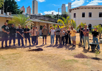Quintal do Complexo Cultural Funarte MG recebe vinte seis mudas de árvores frutíferas