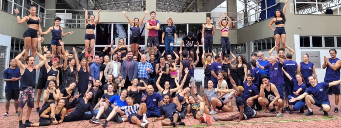 Escola Nacional de Circo recebe visita de cônsul do Canadá