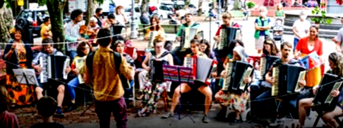 Paraty, no Rio, recebe shows, oficinas e cortejos da Mostra Arte de Toda Gente