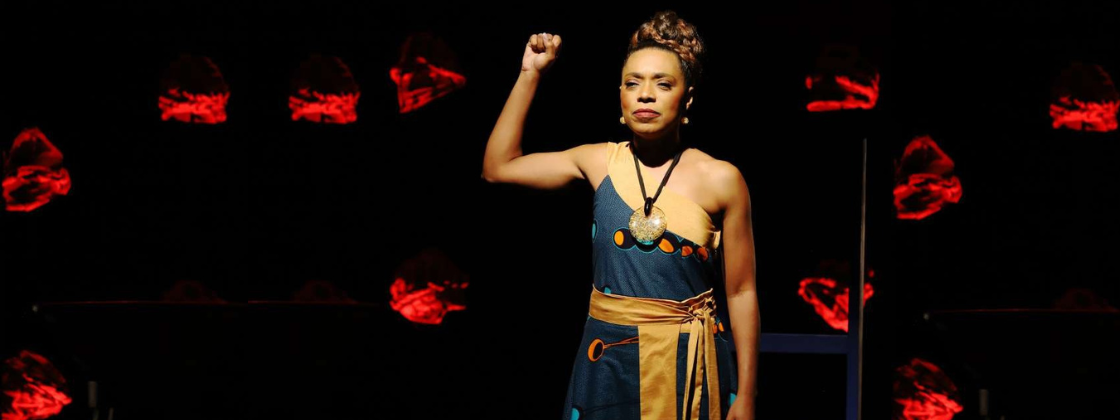 Monólogo ‘Mãe de Santo’ estreia no Teatro Glauce Rocha, no Centro do Rio de Janeiro