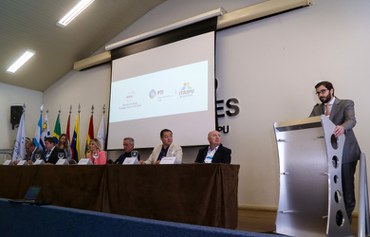 Rodrigo Sérgio Dias fala na abertura de seminário sobre a qualidade da água - parceria da Funasa, Itaipu e PTI.