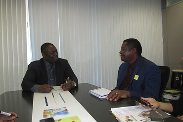 O secretário Juvenal Araújo e o representante da Funasa Moisés SantosFoto: Alfredo Machado