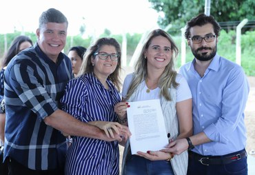 Presidente Rodrigo Sergio Dias e a superintendente Kelly Silva celebram convênio no município sergipano de MalhadorFoto: Márcio Dantas