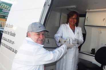 Técnicos da UMCQA de Sergipe realizando análisesFoto: Suest/SE