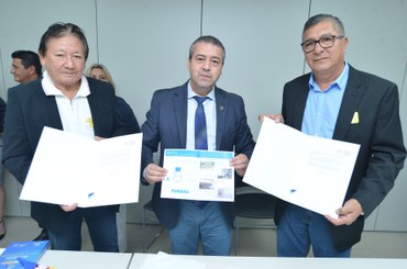 Presidente Ronaldo Nogueira e os criadores da SALTA-z, Eládio Carvalho e João Nunes, que receberam uma carta de agradecimentoFoto: Daniel Ribeiro