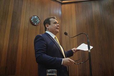 Henrique Pires, deputado estadual e ex-presidente da Fundação discursa no evento. Foto: Caio Bruno.