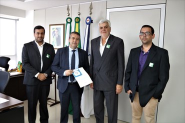 Ronaldo Nogueira (2º esq.) recebe prefeito e membros da Prefeitura de Ressaquinha/MGFoto: Daniel Ribeiro