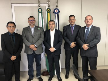 Se reuniram para a assinatura do Termo o chefe de gabinete, Paulo Lyra; o ouvidor da Funasa, Luís Carlos Marchão; o auditor da Fundação, Rafael Ayoroa e o Ouvidor-adjunto da OGU/CGU, Fábio ValleFoto: Divulgação/Funasa