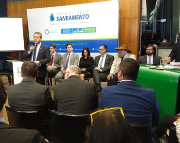 Presidente Ronaldo Nogueira discursa na Frente pelo Saneamento, no Palácio do PlanaltoFoto: Amanda Miguel