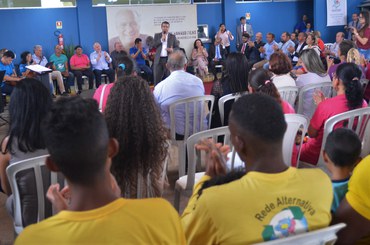 Presidente Ronaldo Nogueira discursa para os catadores de lixo, em CeilândiaFoto: Amanda Miguel