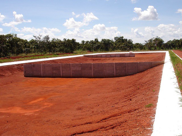 Obra de Estação de Tratamento de Esgoto (ETE) em construção.