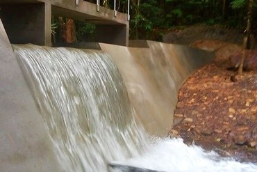 A obra reforça a captação e adução da água ao sistema municipal de abastecimento, atendendo cerca de 18 mil habitantesFoto: Suest/PR