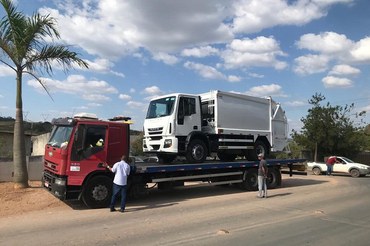 Caminhão de coleta de resíduos sólidos entregue em Carmo do CajuruFoto: Suest/MG