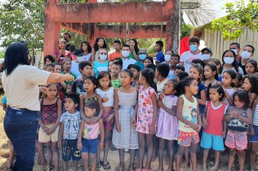 Servidores da Funasa durante capacitação na comunidade de AndirobaFoto: Suest-AP/Funasa