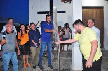 Presidente da Funasa celebrando acesso à água em Boa ÁguaFoto: Divulgação Funasa