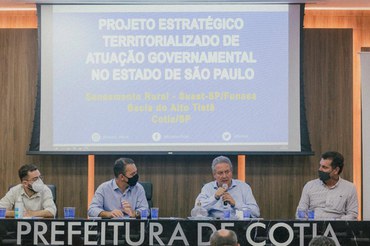 Ronaldo Camargo (2º à dir.), Superintendente da Funasa em São Paulo, fala sobre o projeto no encontro. Foto: Lucca Decia/Funasa